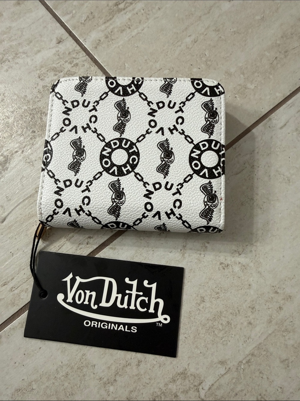 Von Dutch White & Black Logo Zip Compact Wallet..ladies ..nwt